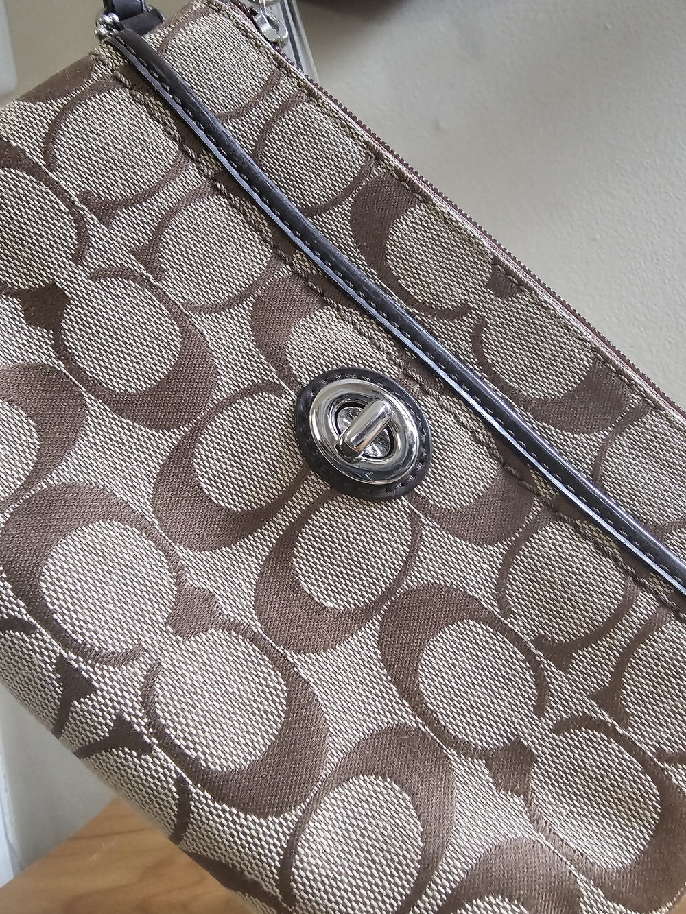 Coach Signature Canvas Brown Wristlet - Picture 3 of 10